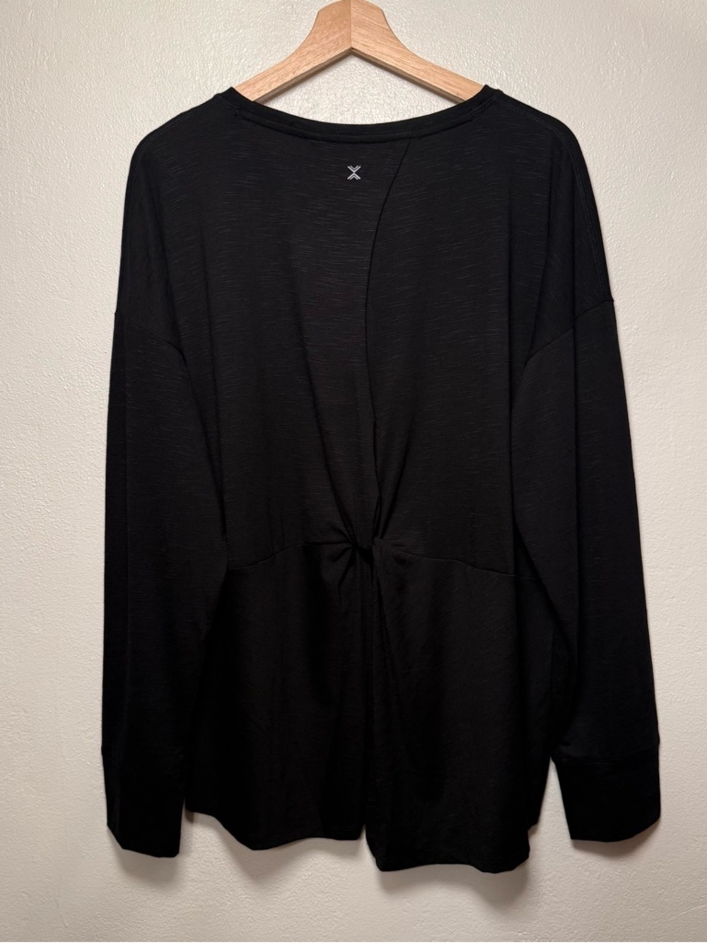 Xersion Black Long Sleeve Women's Top Twist Back Detail Relaxed Fit Size XXL - Picture 13 of 14